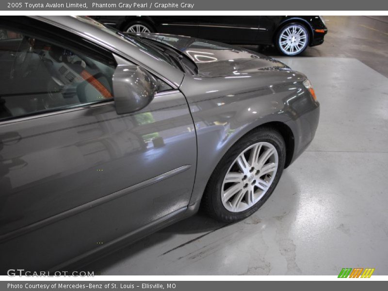 Phantom Gray Pearl / Graphite Gray 2005 Toyota Avalon Limited