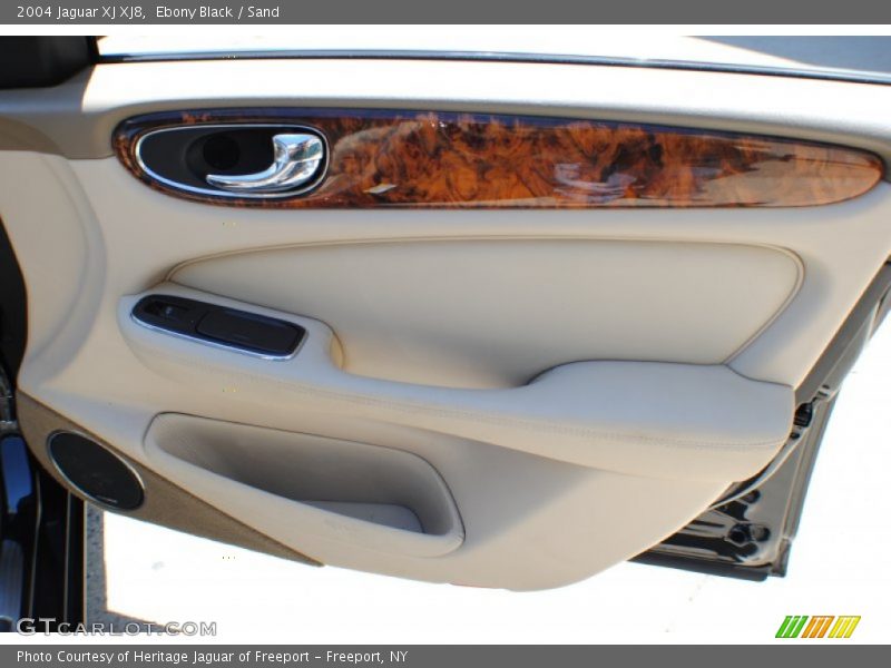 Ebony Black / Sand 2004 Jaguar XJ XJ8