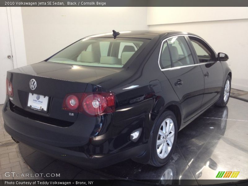 Black / Cornsilk Beige 2010 Volkswagen Jetta SE Sedan