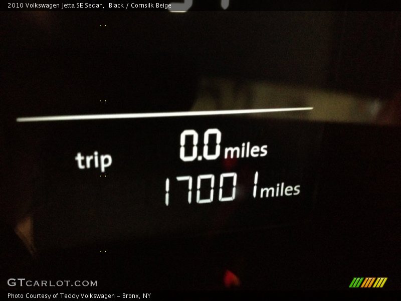 Black / Cornsilk Beige 2010 Volkswagen Jetta SE Sedan