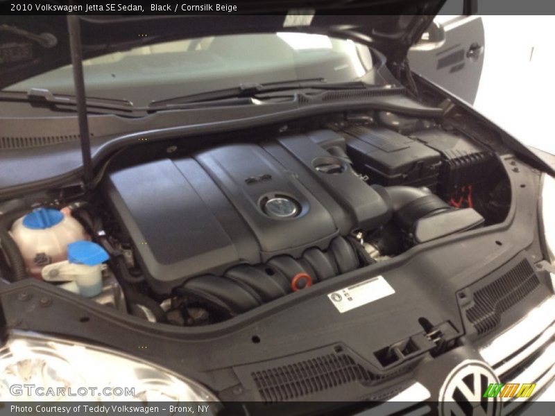 Black / Cornsilk Beige 2010 Volkswagen Jetta SE Sedan