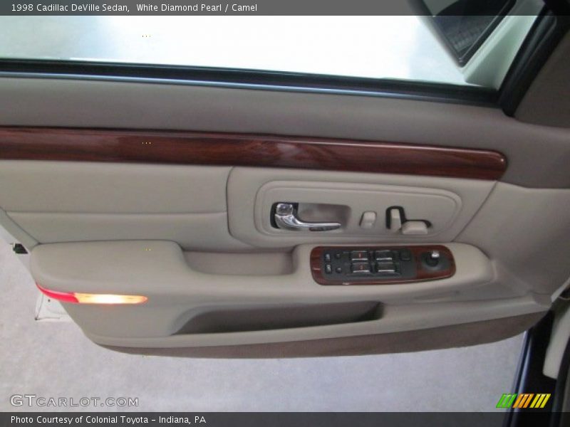 White Diamond Pearl / Camel 1998 Cadillac DeVille Sedan