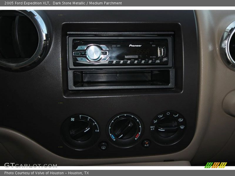 Dark Stone Metallic / Medium Parchment 2005 Ford Expedition XLT