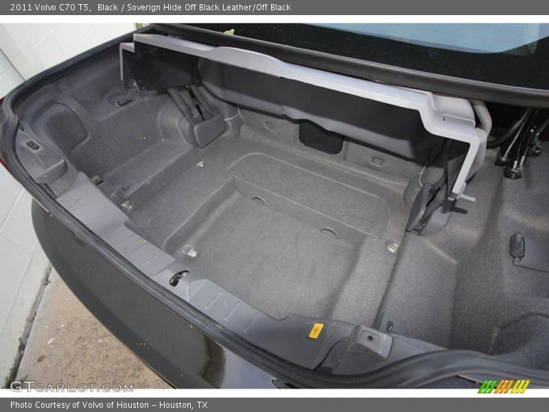 Black / Soverign Hide Off Black Leather/Off Black 2011 Volvo C70 T5