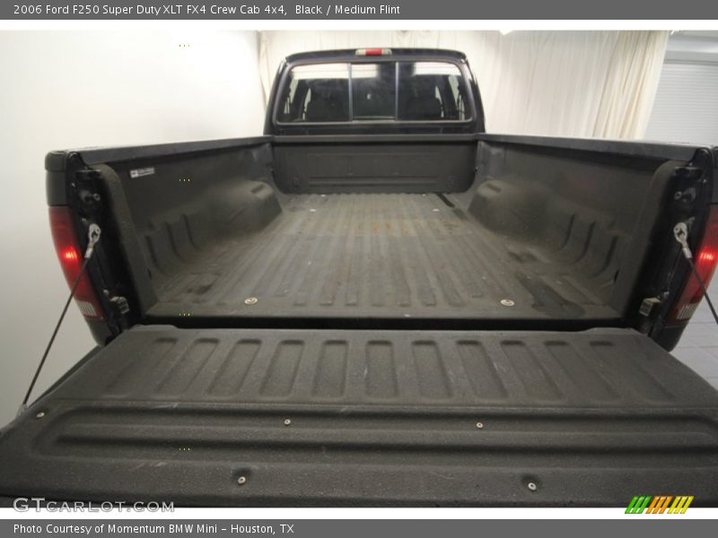  2006 F250 Super Duty XLT FX4 Crew Cab 4x4 Trunk