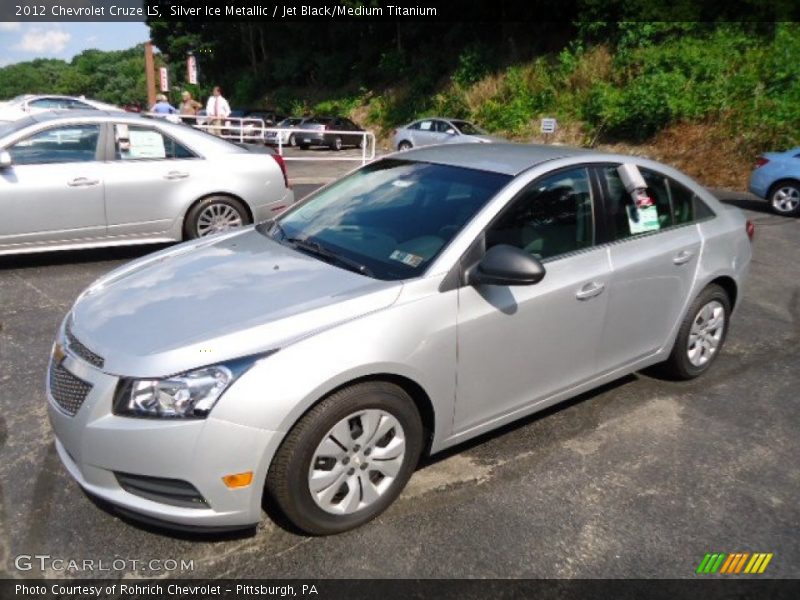 Front 3/4 View of 2012 Cruze LS