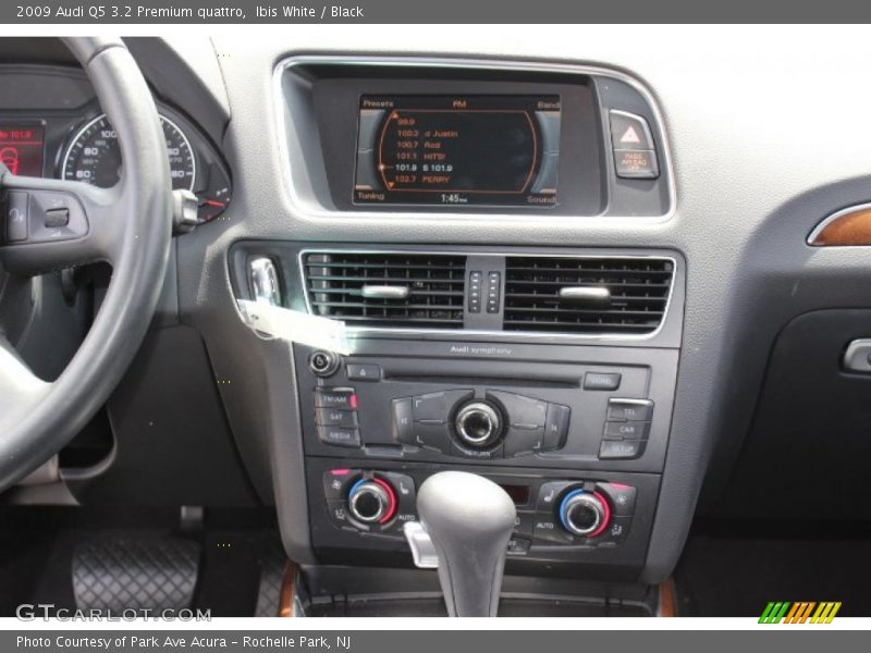 Ibis White / Black 2009 Audi Q5 3.2 Premium quattro