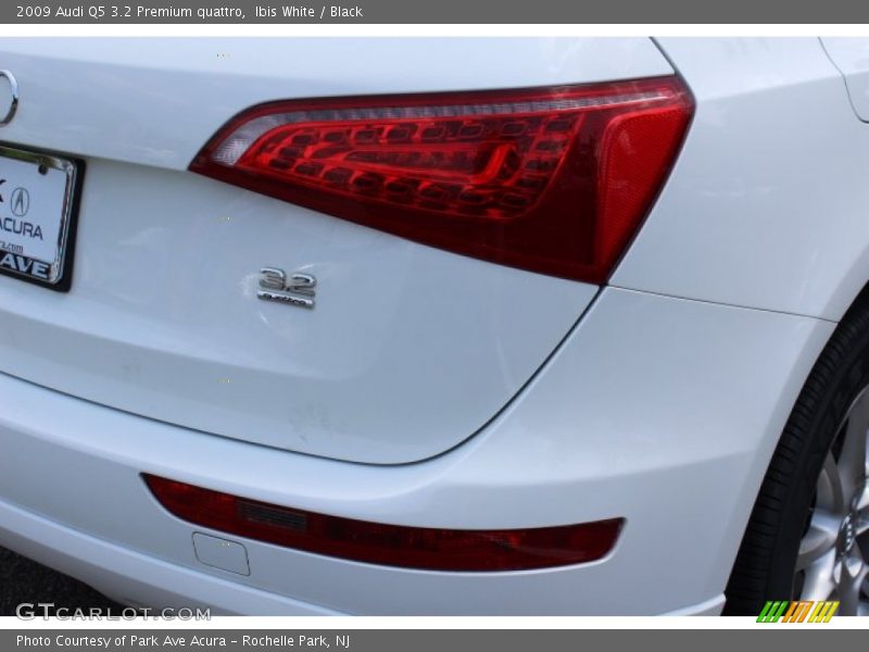 Ibis White / Black 2009 Audi Q5 3.2 Premium quattro