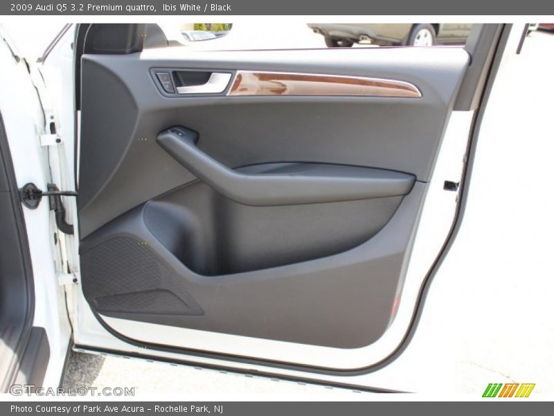 Ibis White / Black 2009 Audi Q5 3.2 Premium quattro