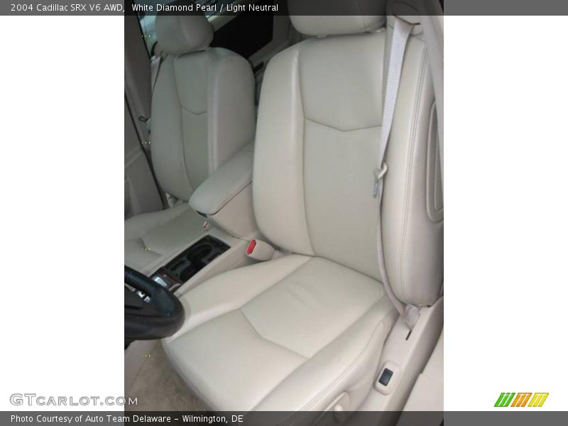 White Diamond Pearl / Light Neutral 2004 Cadillac SRX V6 AWD