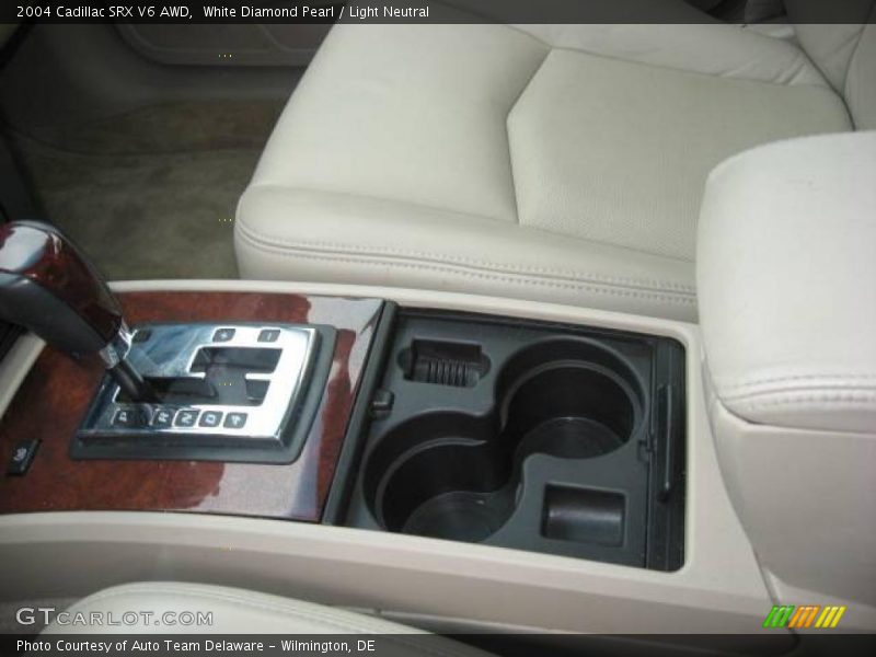 White Diamond Pearl / Light Neutral 2004 Cadillac SRX V6 AWD