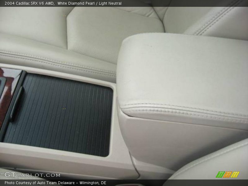 White Diamond Pearl / Light Neutral 2004 Cadillac SRX V6 AWD