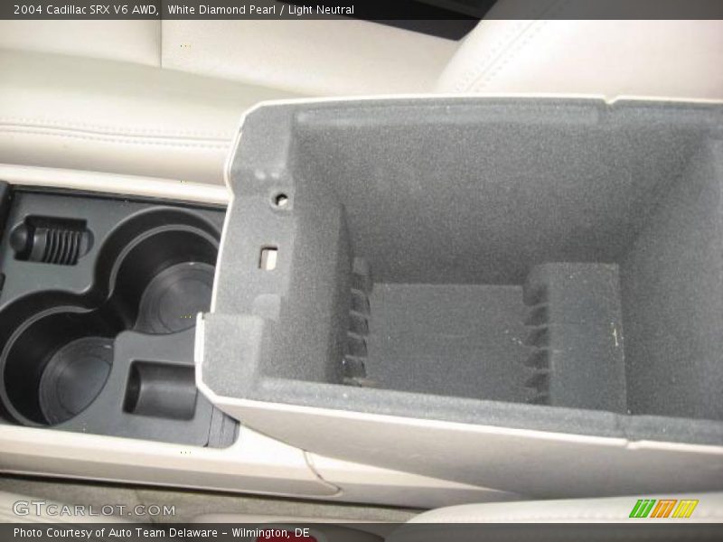 White Diamond Pearl / Light Neutral 2004 Cadillac SRX V6 AWD