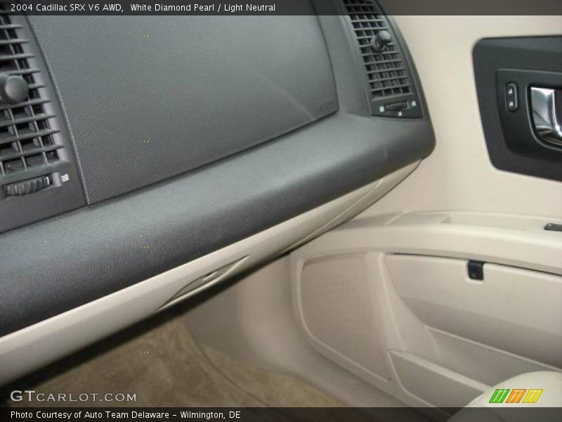 White Diamond Pearl / Light Neutral 2004 Cadillac SRX V6 AWD