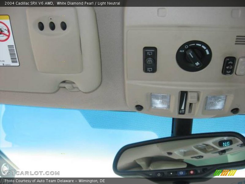 White Diamond Pearl / Light Neutral 2004 Cadillac SRX V6 AWD