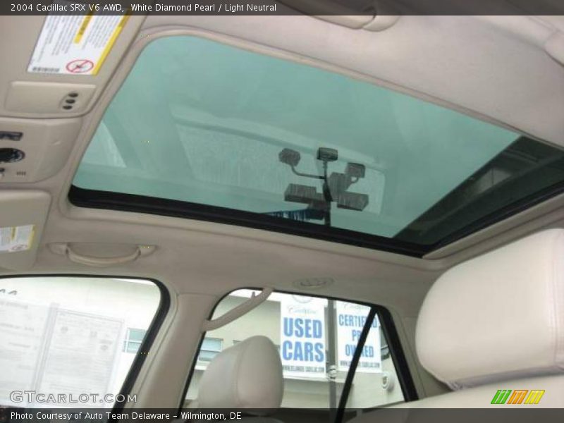 White Diamond Pearl / Light Neutral 2004 Cadillac SRX V6 AWD