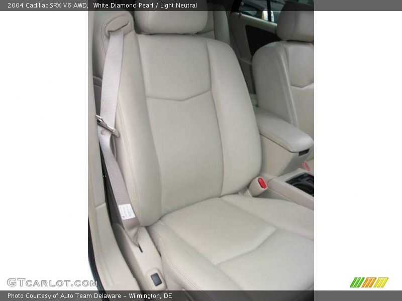 White Diamond Pearl / Light Neutral 2004 Cadillac SRX V6 AWD