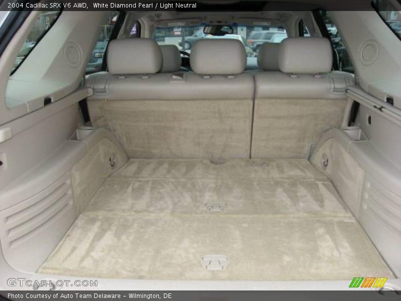 White Diamond Pearl / Light Neutral 2004 Cadillac SRX V6 AWD