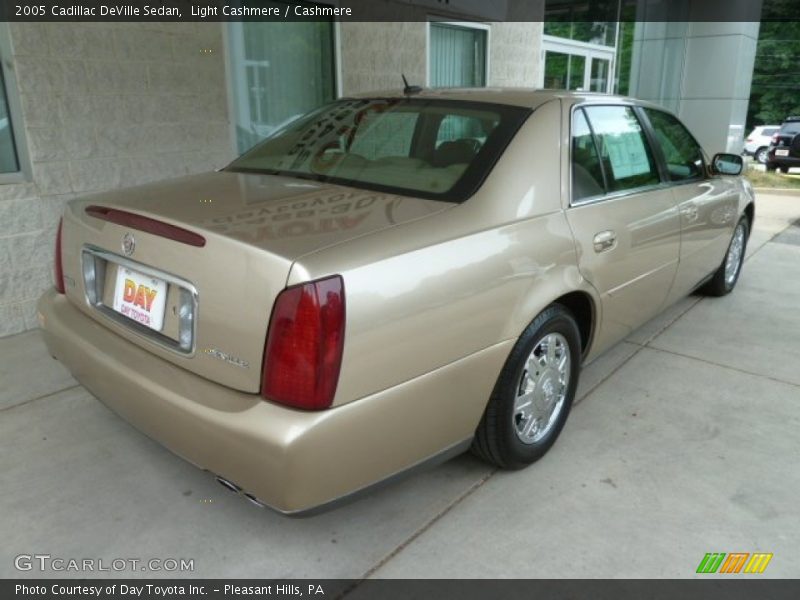 Light Cashmere / Cashmere 2005 Cadillac DeVille Sedan