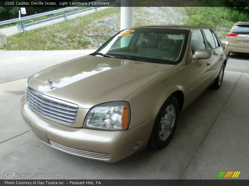 Front 3/4 View of 2005 DeVille Sedan