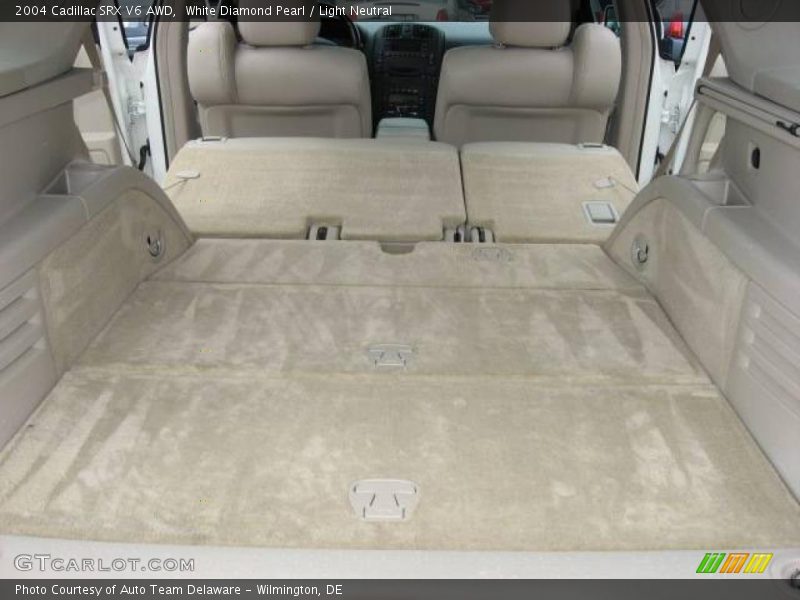 White Diamond Pearl / Light Neutral 2004 Cadillac SRX V6 AWD