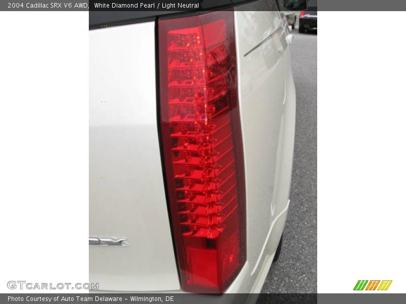 White Diamond Pearl / Light Neutral 2004 Cadillac SRX V6 AWD