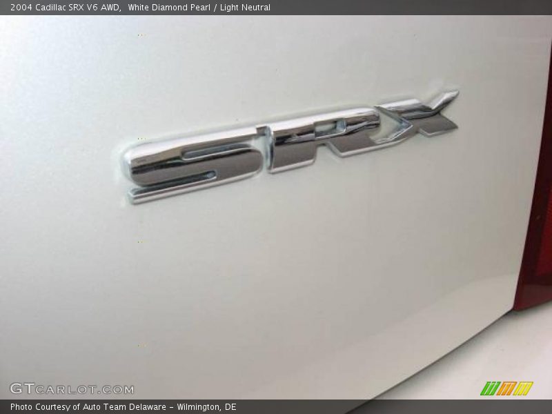 White Diamond Pearl / Light Neutral 2004 Cadillac SRX V6 AWD