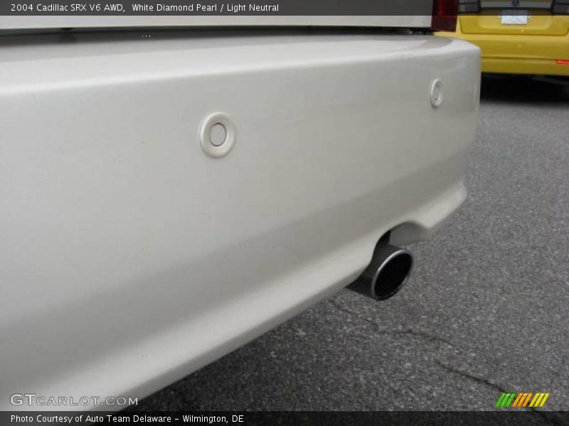 White Diamond Pearl / Light Neutral 2004 Cadillac SRX V6 AWD