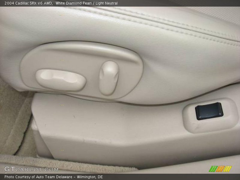 White Diamond Pearl / Light Neutral 2004 Cadillac SRX V6 AWD