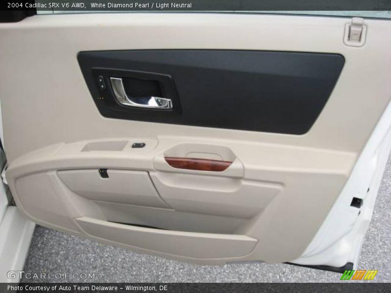 White Diamond Pearl / Light Neutral 2004 Cadillac SRX V6 AWD