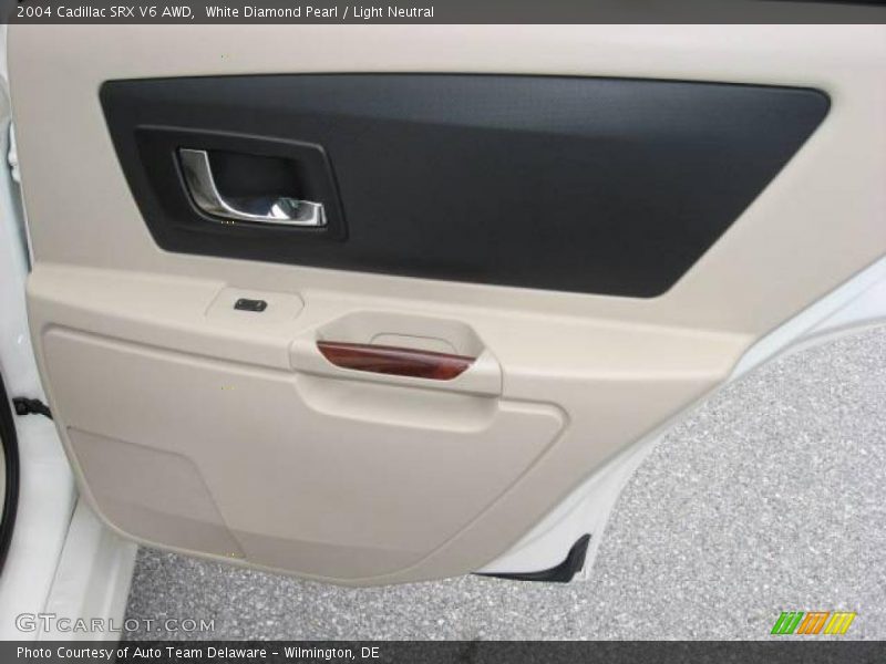 White Diamond Pearl / Light Neutral 2004 Cadillac SRX V6 AWD