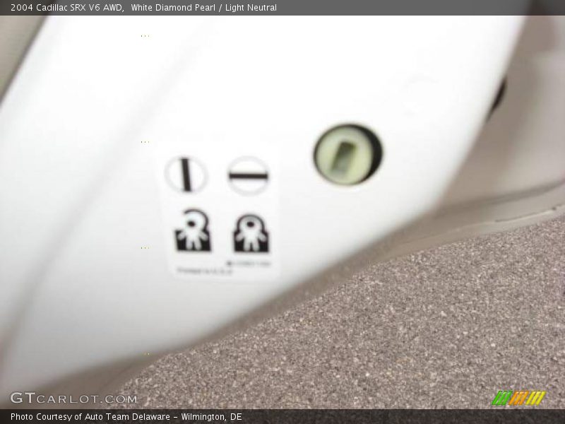 White Diamond Pearl / Light Neutral 2004 Cadillac SRX V6 AWD