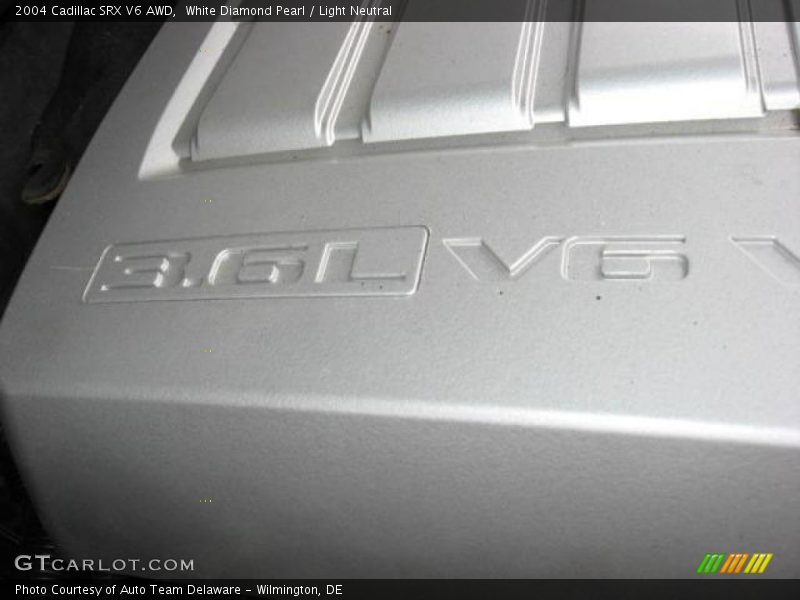 White Diamond Pearl / Light Neutral 2004 Cadillac SRX V6 AWD