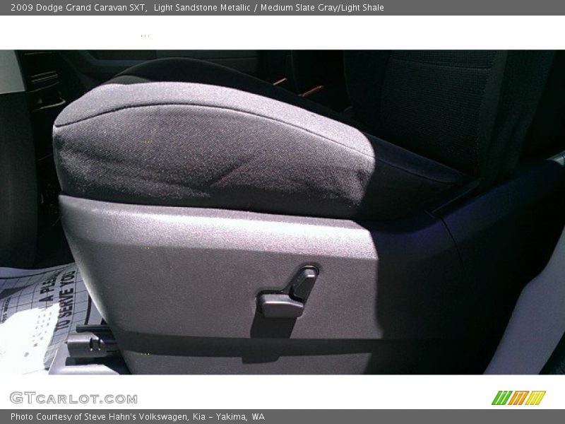 Light Sandstone Metallic / Medium Slate Gray/Light Shale 2009 Dodge Grand Caravan SXT