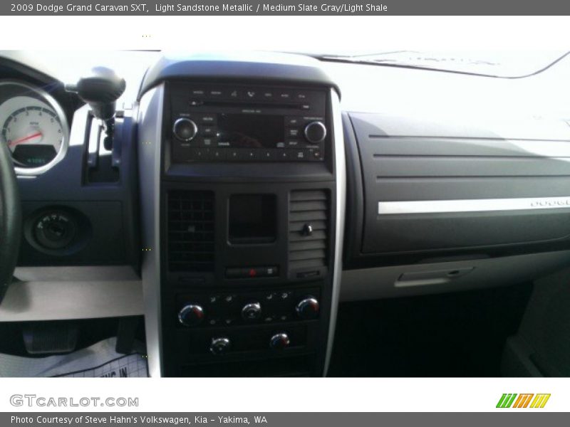 Light Sandstone Metallic / Medium Slate Gray/Light Shale 2009 Dodge Grand Caravan SXT