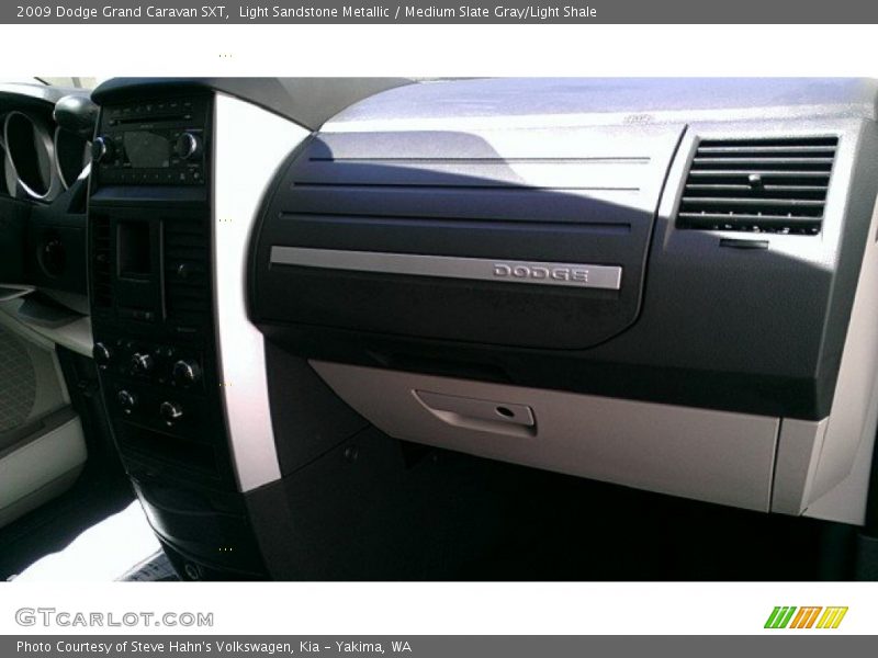 Light Sandstone Metallic / Medium Slate Gray/Light Shale 2009 Dodge Grand Caravan SXT