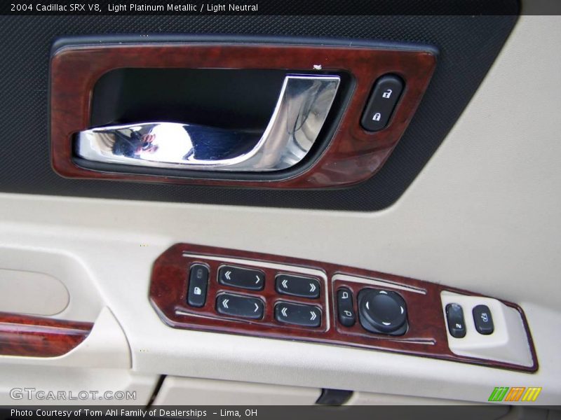Light Platinum Metallic / Light Neutral 2004 Cadillac SRX V8