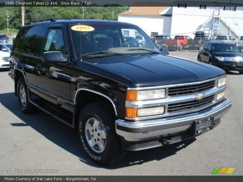 Front 3/4 View of 1995 Tahoe LS 4x4