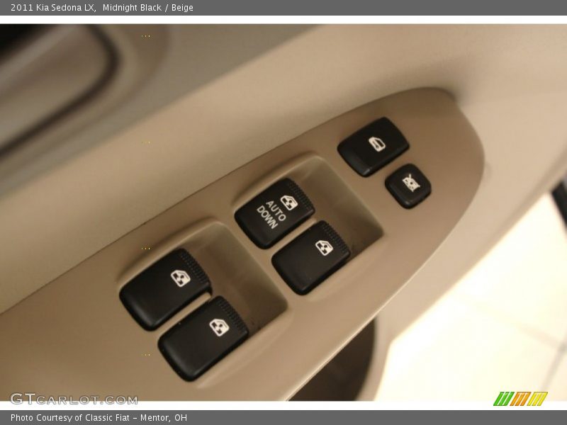 Midnight Black / Beige 2011 Kia Sedona LX