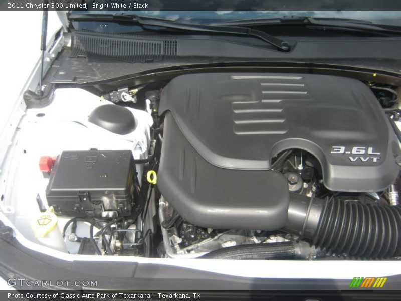 Bright White / Black 2011 Chrysler 300 Limited
