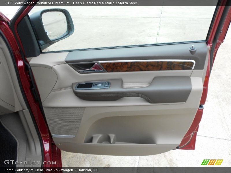 Door Panel of 2012 Routan SEL Premium