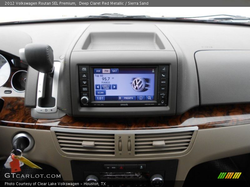 Controls of 2012 Routan SEL Premium