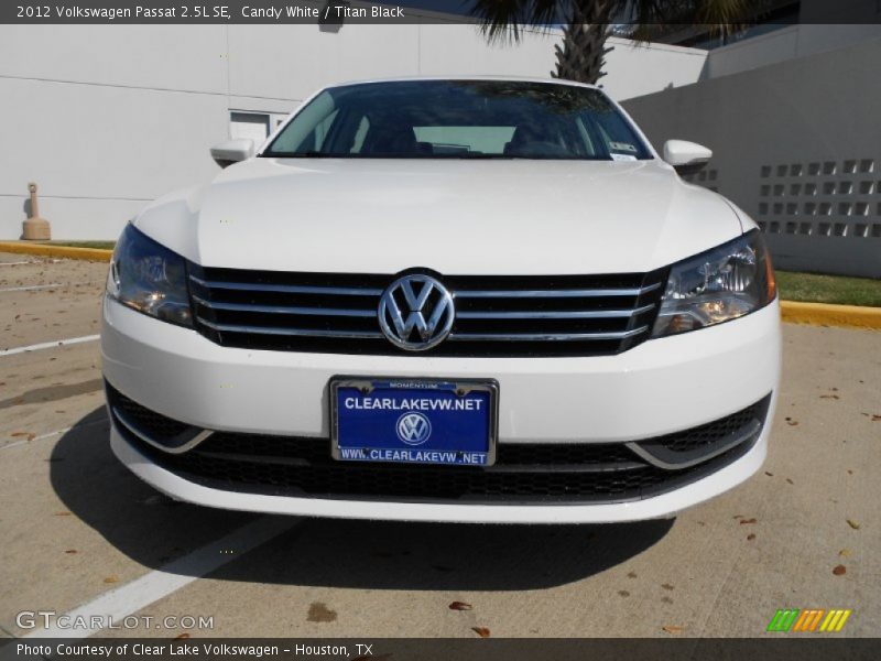 Candy White / Titan Black 2012 Volkswagen Passat 2.5L SE