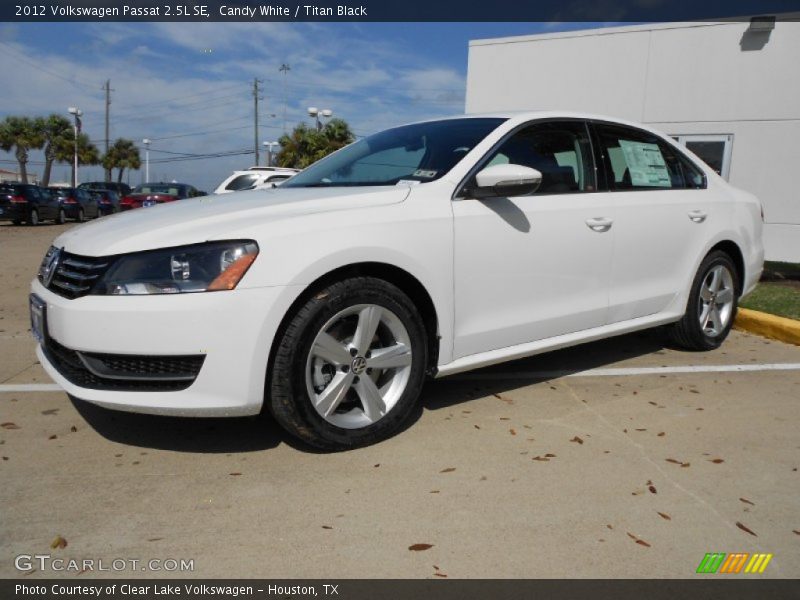 Candy White / Titan Black 2012 Volkswagen Passat 2.5L SE