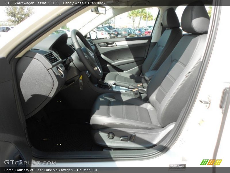 Candy White / Titan Black 2012 Volkswagen Passat 2.5L SE