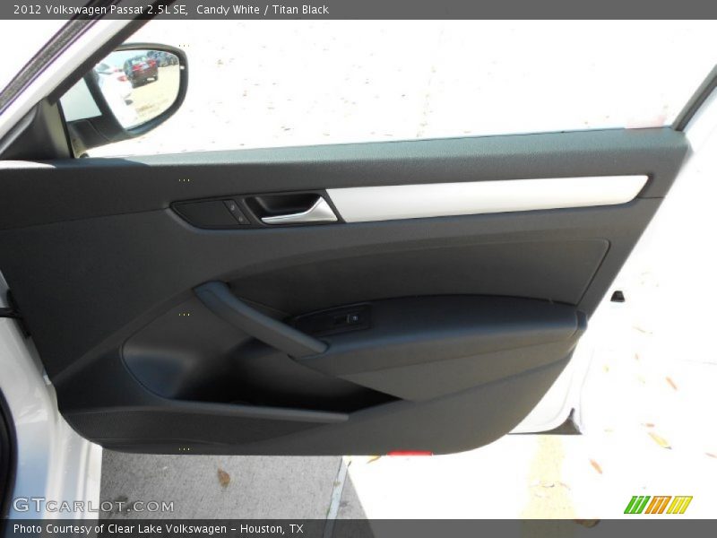 Candy White / Titan Black 2012 Volkswagen Passat 2.5L SE