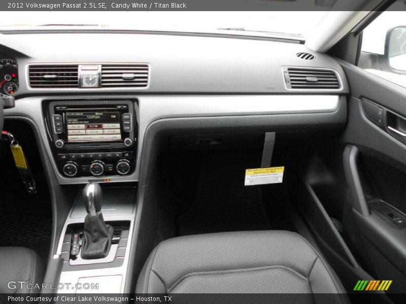 Candy White / Titan Black 2012 Volkswagen Passat 2.5L SE