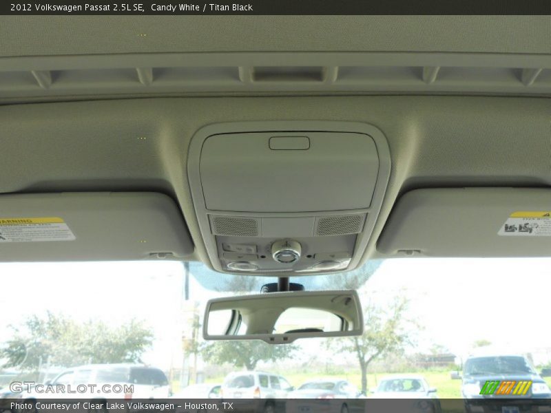 Candy White / Titan Black 2012 Volkswagen Passat 2.5L SE