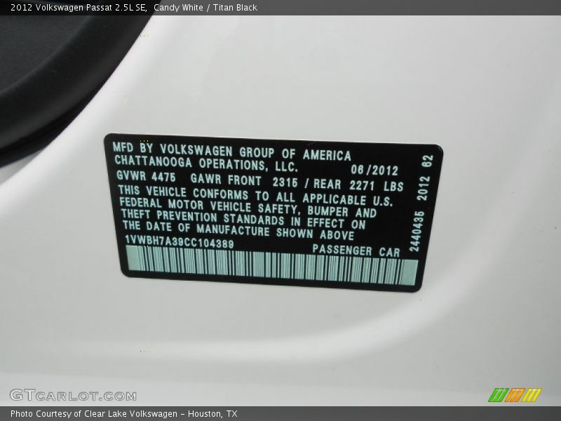 Candy White / Titan Black 2012 Volkswagen Passat 2.5L SE