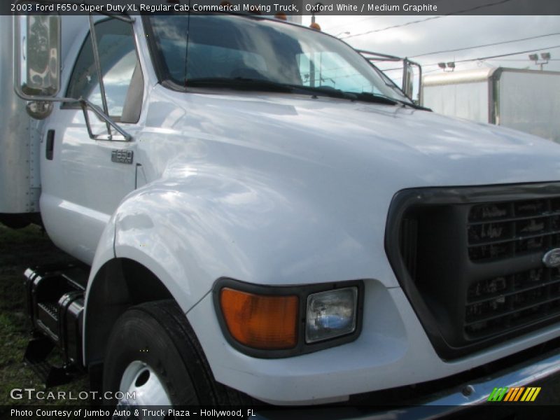 Oxford White / Medium Graphite 2003 Ford F650 Super Duty XL Regular Cab Commerical Moving Truck